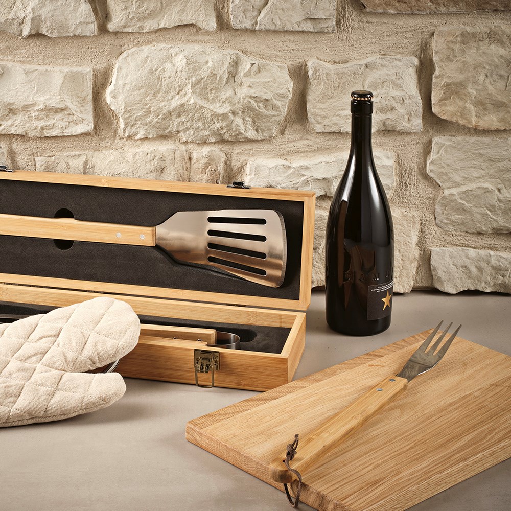 Turner Barbecue-Set aus Bambus. Mit Etui, Zange, Gabel und Spatel - Natur